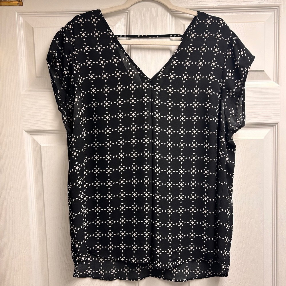 DR black and white with peek back blouse for women, Size XL